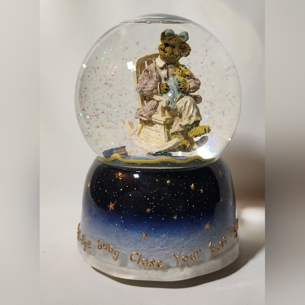 Vintage Boyds Collection Bearstone Musical Snow Globe Rock-A-Bye Baby Teddy Bear